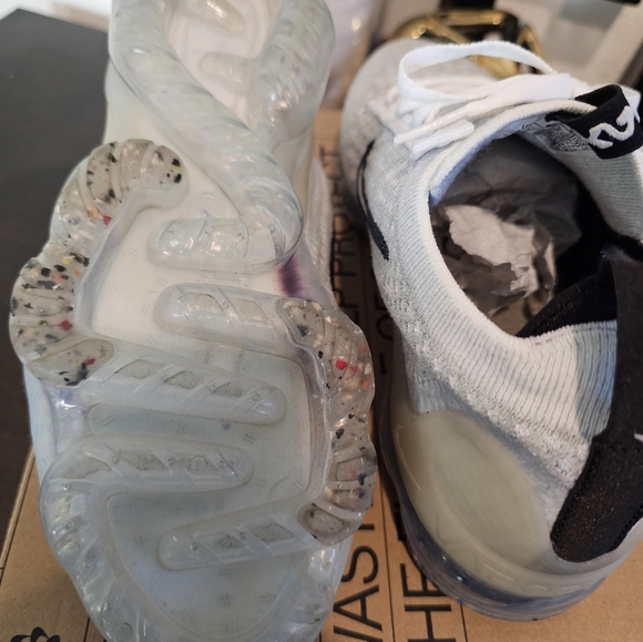 Air Vapormax 2021 FK slightly used size 4.5 kids. - Picture 4 of 5